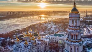50+ Airbnbs You Can Book Right Now to Help Get Money to Ukrainian Hosts